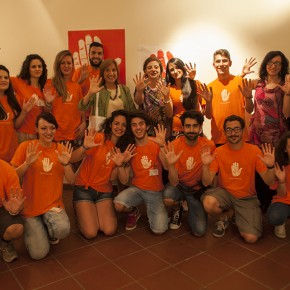 Il Ministro Lanzetta con i volontari di Trame Festival